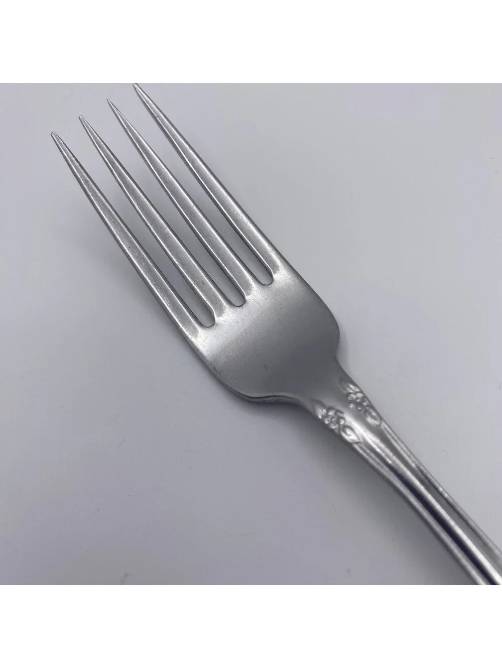 1 Dinner Fork Mansfield Amadeus Oneida Deluxe Floral WM A Rogers Stainless 7.25